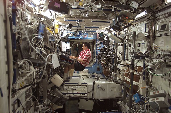 Inne i rymdstationen: laboratoriet Destiny